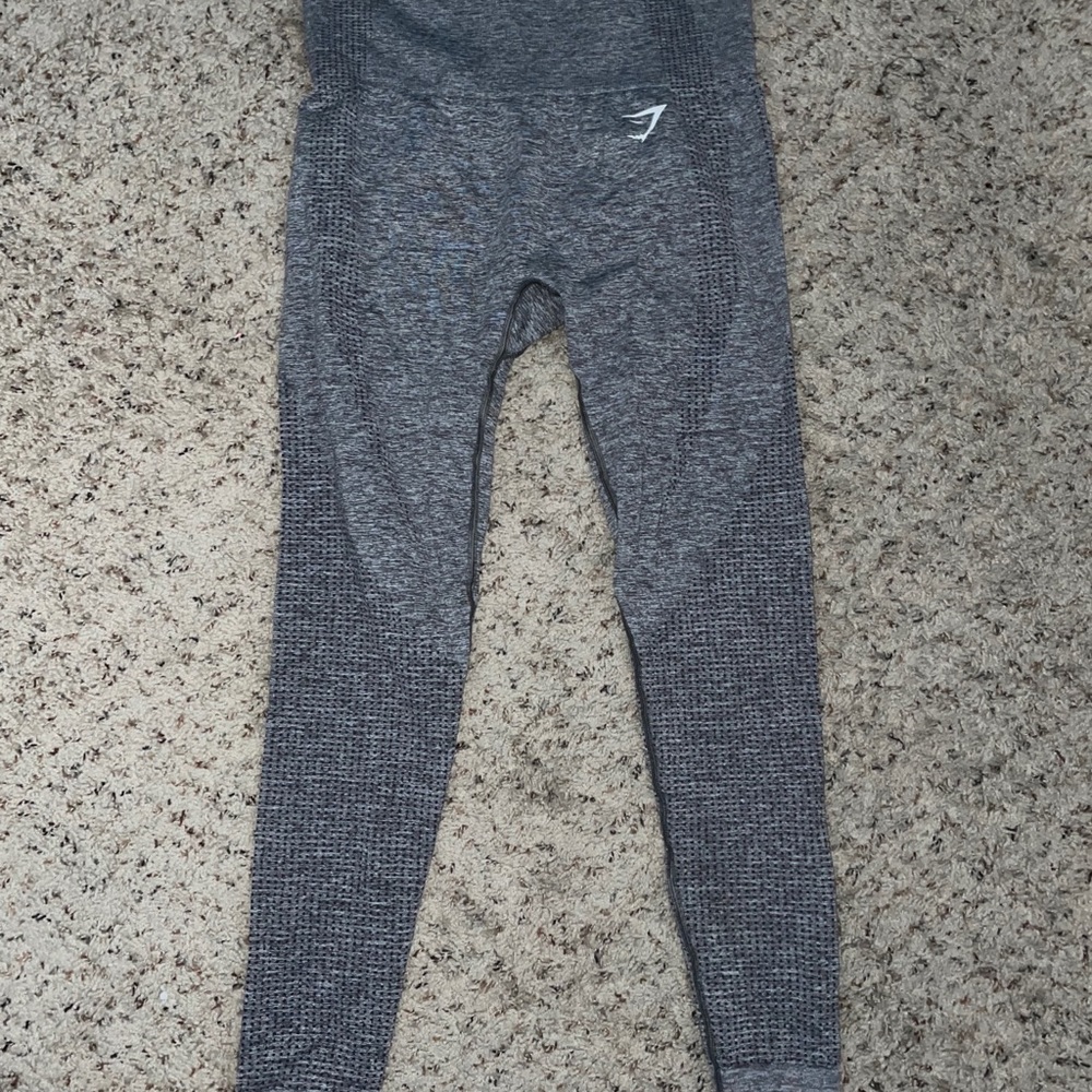 GRAY GYMSHARK LEGGINGS